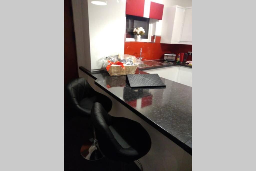 The Cottage - Hot Tub - Nr Glasgow - Self Check-In Coatbridge Exterior foto