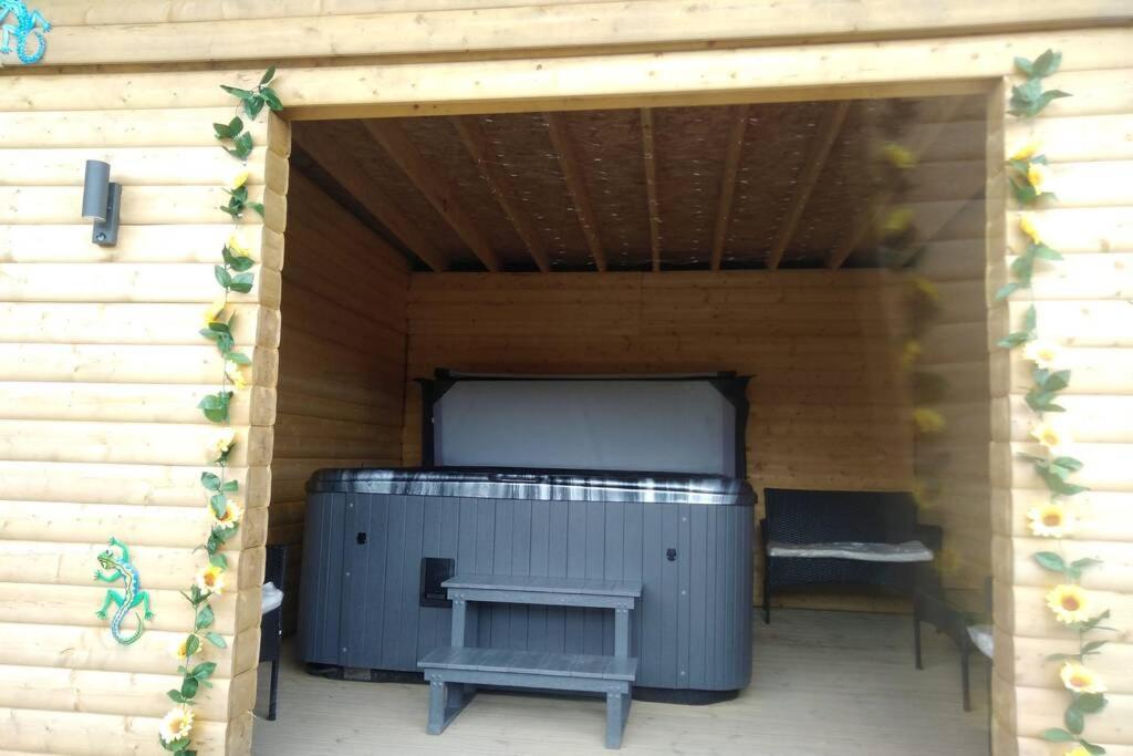 The Cottage - Hot Tub - Nr Glasgow - Self Check-In Coatbridge Exterior foto