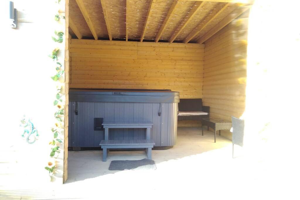 The Cottage - Hot Tub - Nr Glasgow - Self Check-In Coatbridge Exterior foto