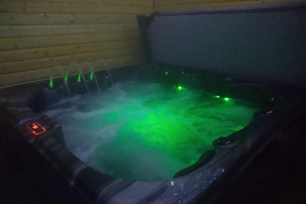 The Cottage - Hot Tub - Nr Glasgow - Self Check-In Coatbridge Exterior foto